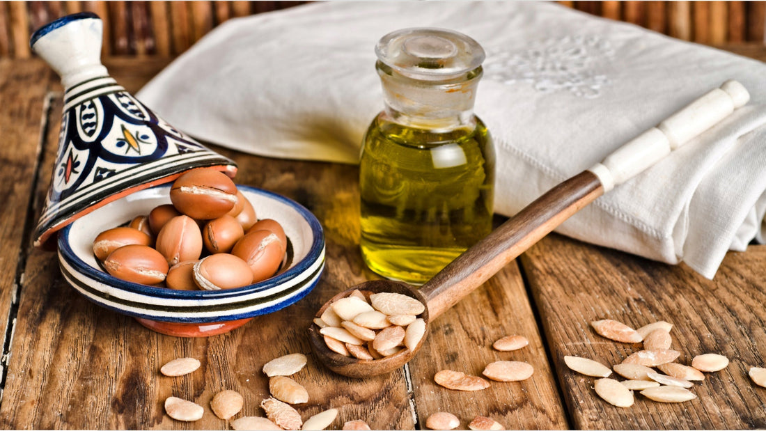 Argan oil in its pure format and in oil format.